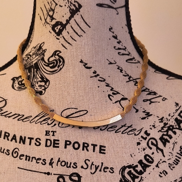 Classic Gold Tone Necklace. Great Condition - Picture 1 of 4